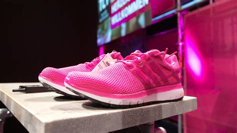 mitarbeiter telekom adidas schuhe|Der neue B2B.